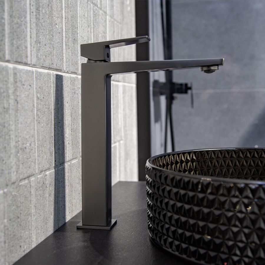 Смеситель для раковины AVS New Cube высокий, оружейная сталь Смеситель для раковины AVS New Cube высокий, оружейная сталь