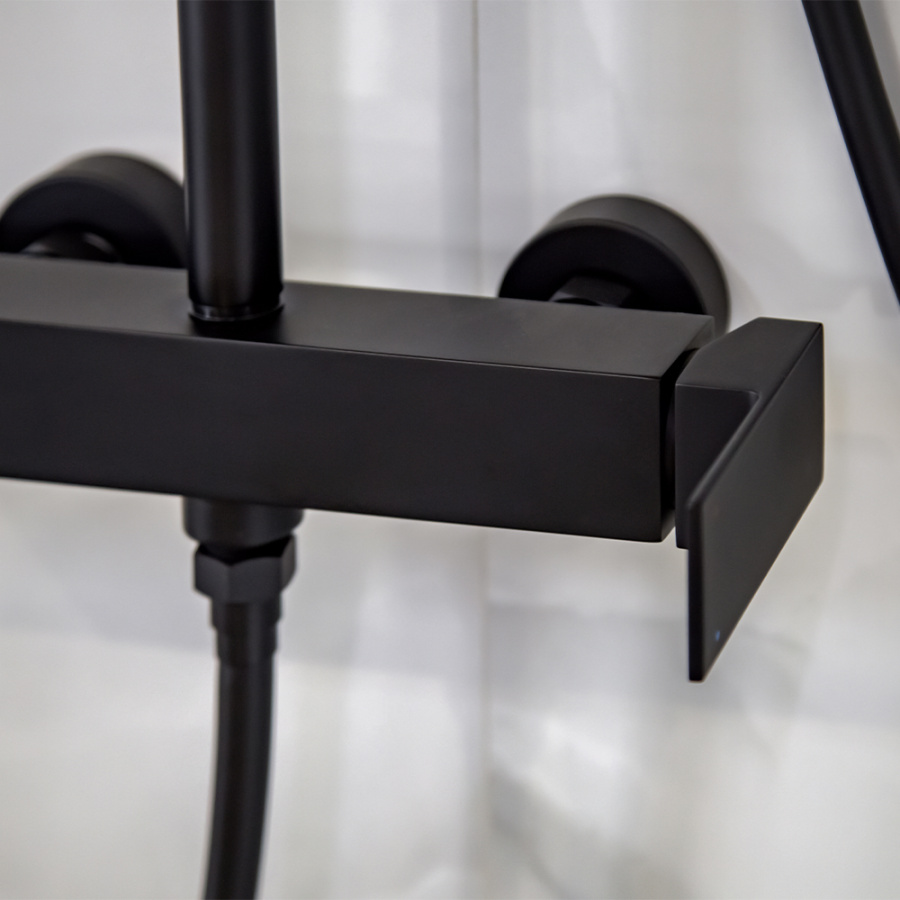 Душевая стойка AVS Cube черный матовый Душевая стойка AVS Cube черный матовый