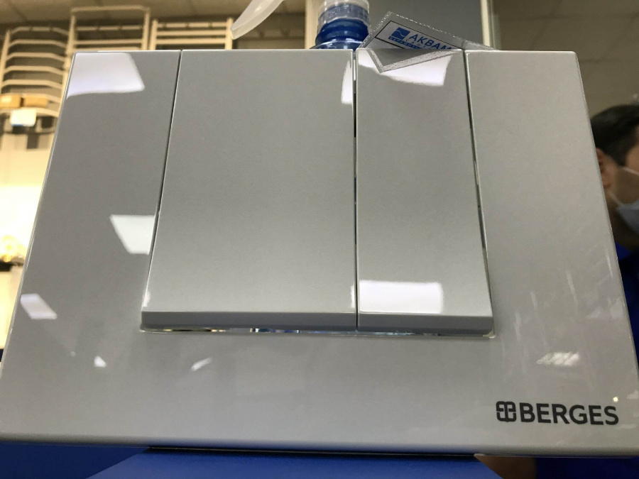 Кнопка смыва Square S1 Berges 040041 Кнопка смыва Square S1 Berges 040041