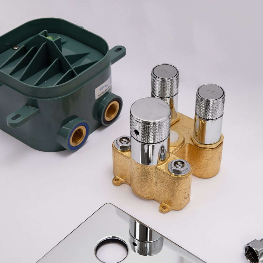 Душевой комплект AVS Luxury 3в1 квадратный, хром Душевой комплект AVS Luxury 3в1 квадратный, хром