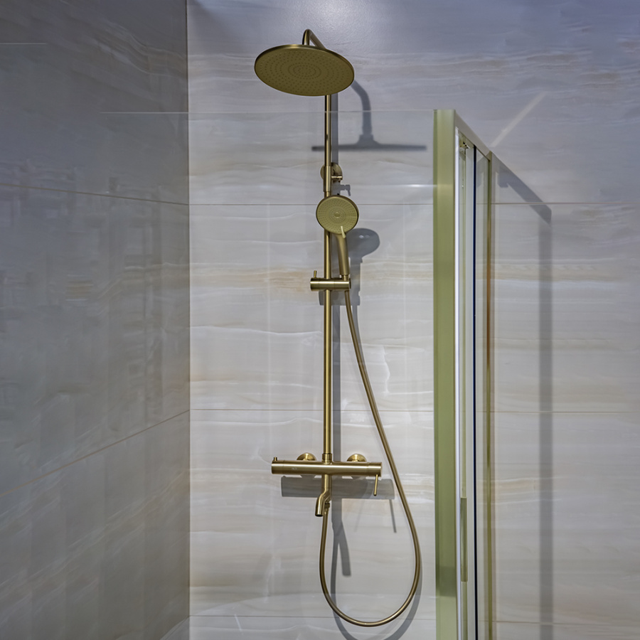 Душевая стойка AVS Slimmer брашированное золото Душевая стойка AVS Slimmer брашированное золото