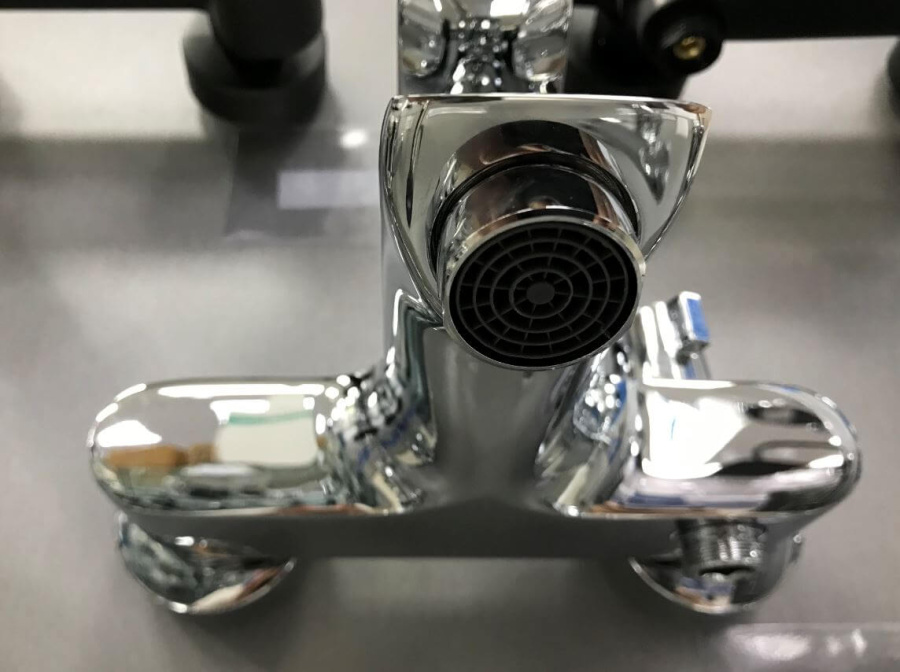 Смеситель для ванны и душа Accoona H12 A6312 хром Смеситель для ванны и душа Accoona H12 A6312 хром