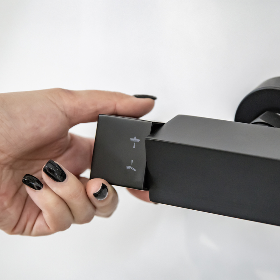 Душевая стойка AVS Cube черный матовый Душевая стойка AVS Cube черный матовый