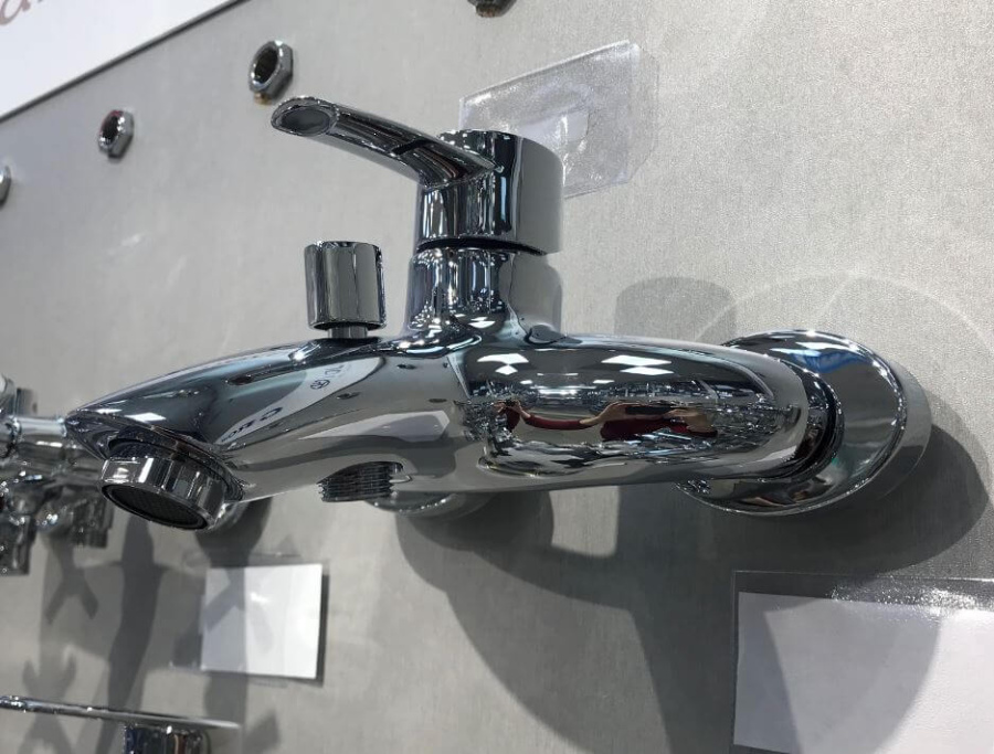 Смеситель для ванны с душем Lemark Atlantiss LM3202C хром Смеситель для ванны с душем Lemark Atlantiss LM3202C хром