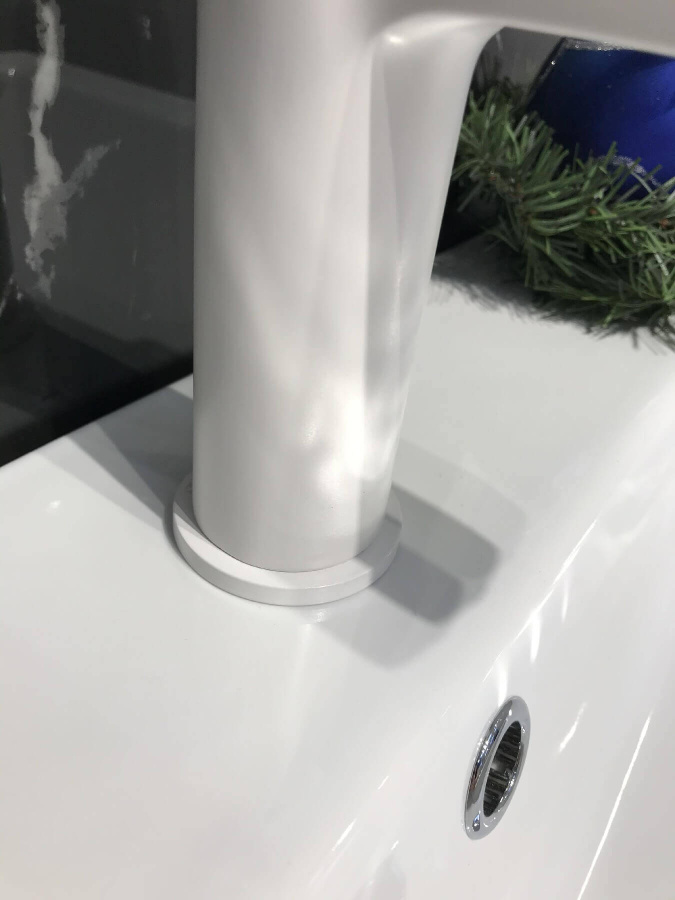 Смеситель для раковины Paffoni Ringo RIN071BO белый матовый