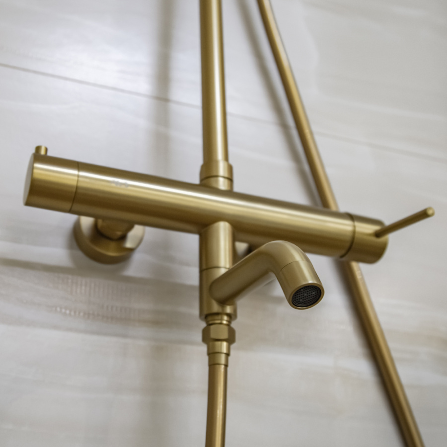 Душевая стойка AVS Slimmer брашированное золото Душевая стойка AVS Slimmer брашированное золото