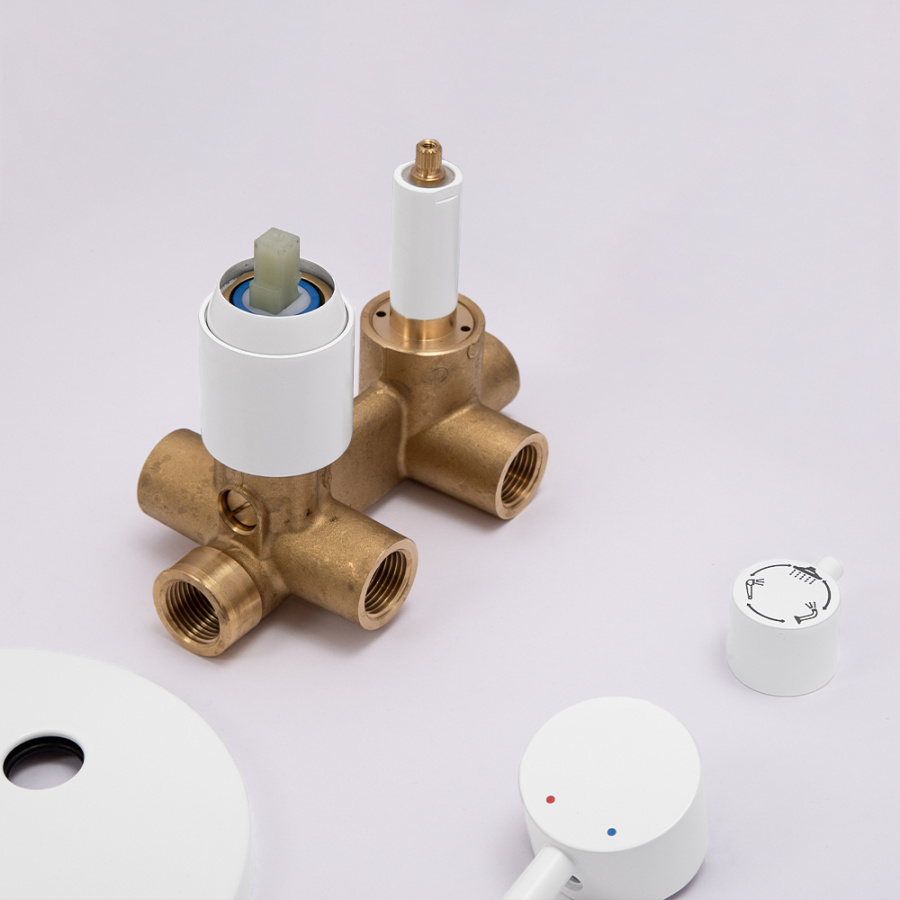 Душевой комплект AVS Slimmer 4в1 белый матовый Душевой комплект AVS Slimmer 4в1 белый матовый