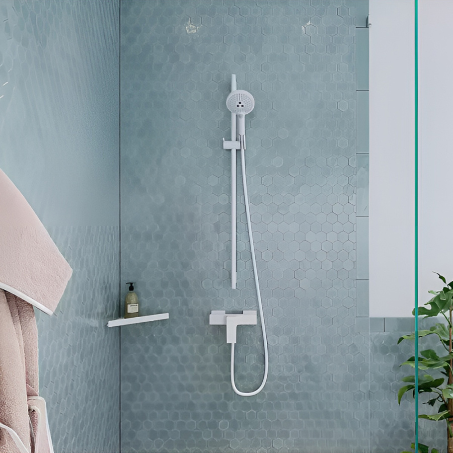 Душевая штанга с шлангом Hansgrohe Unica 28631700 белый матовый Душевая штанга с шлангом Hansgrohe Unica 28631700 белый матовый