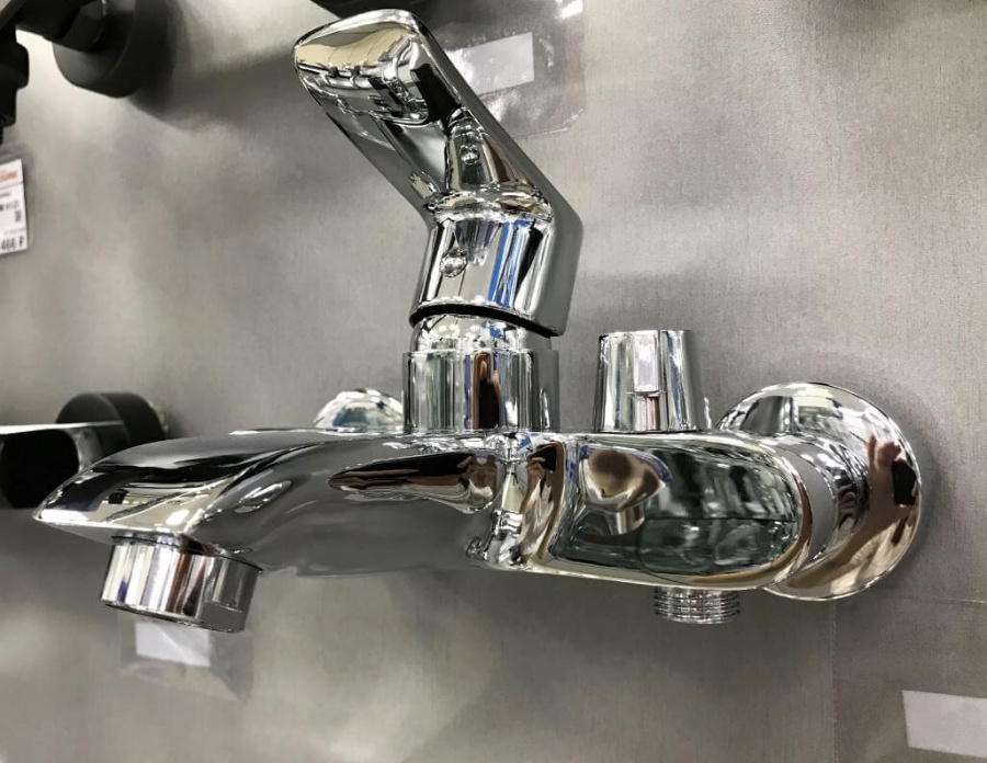 Смеситель для ванны и душа Accoona H12 A6312 хром Смеситель для ванны и душа Accoona H12 A6312 хром